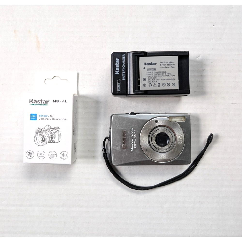 Canon PowerShot Digital ELPH SD750 Digital Camera w/ Batteries & Charger 32GB SD